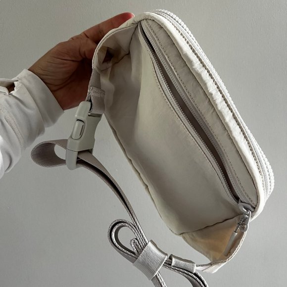 Everywhere Belt Bag Large 2L - Picture 7 of 9